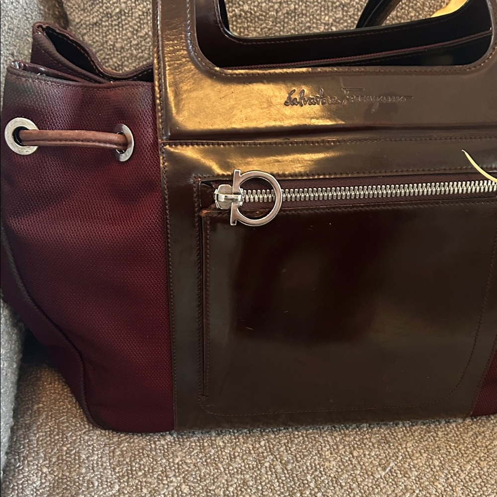 Salvatore Ferragamo Women’s Burgundy Vintage Tote Handbag with EUC comes w/COA - Picture 7 of 14